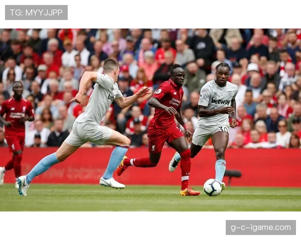 亚历克斯·斯科特重返赛场表现抢眼，助球队强势冲击英超冠军