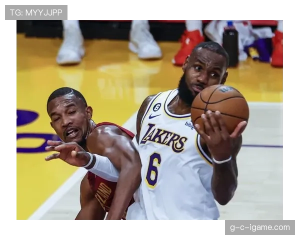 埃文·莫布里高效篮下终结对比新秀核心提升骑士内线威慑力