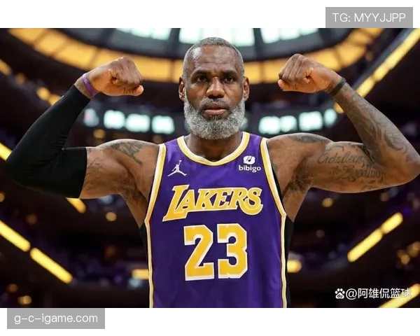 里夫斯转为无球威胁，撕裂防线拉开詹姆斯空位